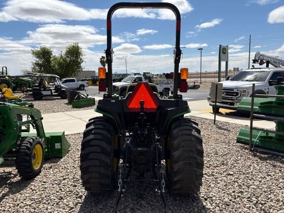 Image of John Deere 3025E equipment image 3