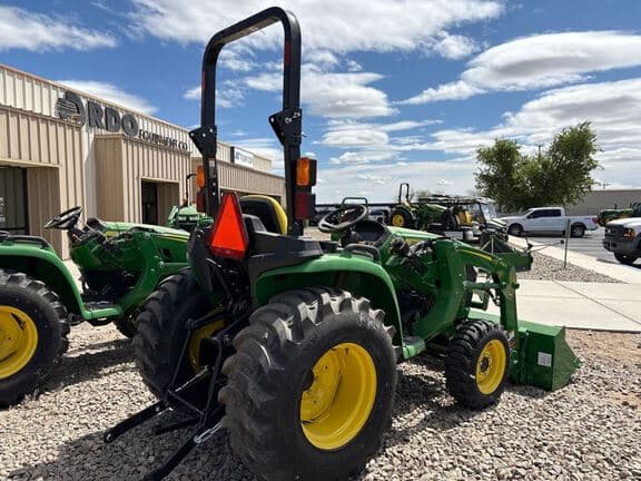 Image of John Deere 3025E equipment image 4