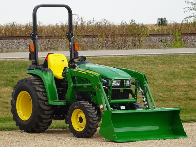 Image of John Deere 3025E equipment image 2