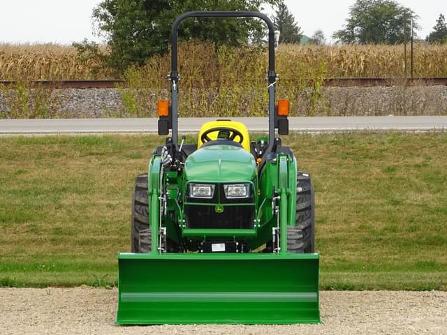 Image of John Deere 3025E equipment image 4