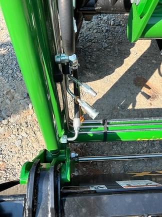 Image of John Deere 3032E equipment image 4