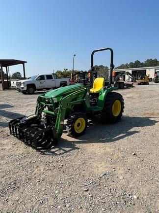 Image of John Deere 3032E equipment image 1