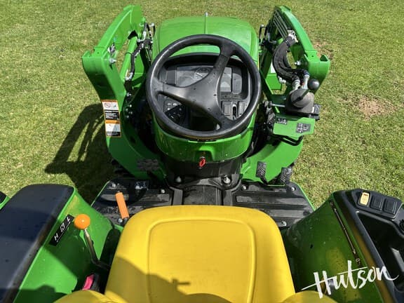 Image of John Deere 3032E equipment image 4