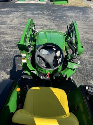 Image of John Deere 3032E equipment image 4
