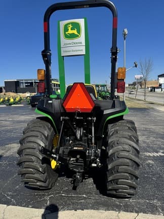 Image of John Deere 3032E equipment image 2