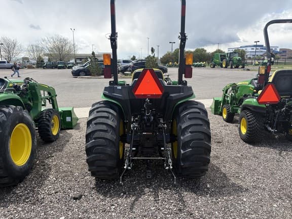 Image of John Deere 3032E equipment image 4