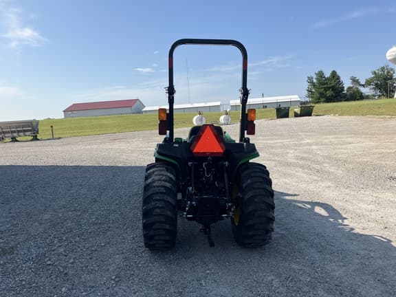 Image of John Deere 3032E equipment image 4