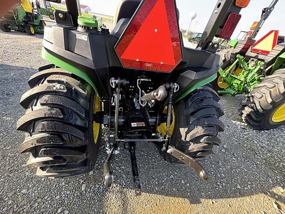 Image of John Deere 3032E equipment image 4