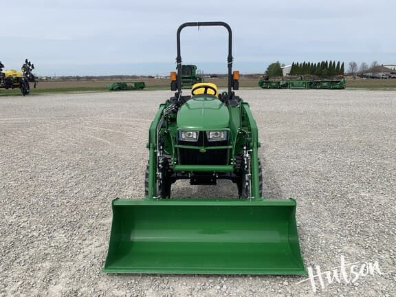 Image of John Deere 3032E equipment image 4