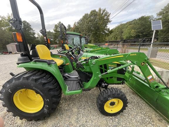 Image of John Deere 3032E equipment image 1