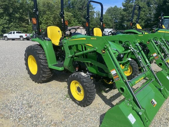 Image of John Deere 3032E equipment image 4