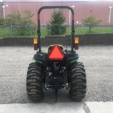 Image of John Deere 3032E equipment image 4