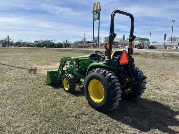 Image of John Deere 3032E equipment image 2