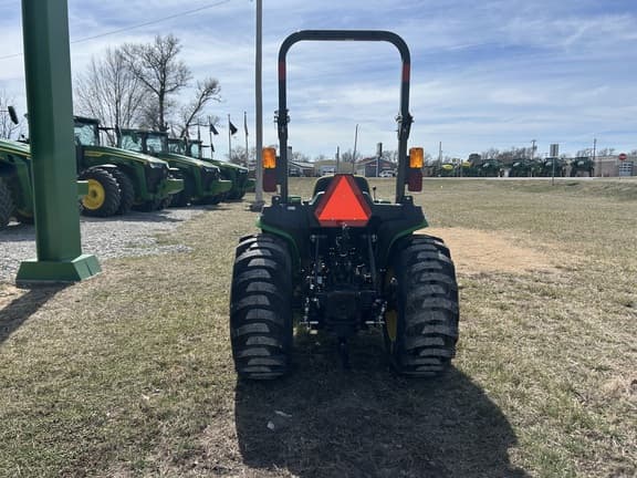 Image of John Deere 3032E equipment image 3