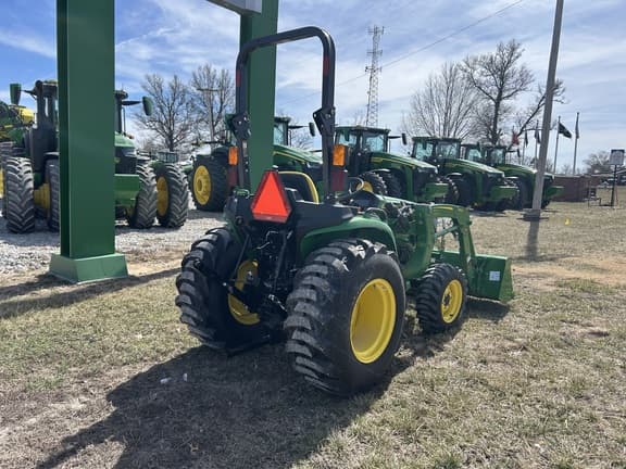 Image of John Deere 3032E equipment image 4