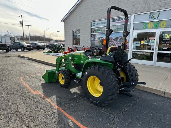 Image of John Deere 3032E equipment image 2