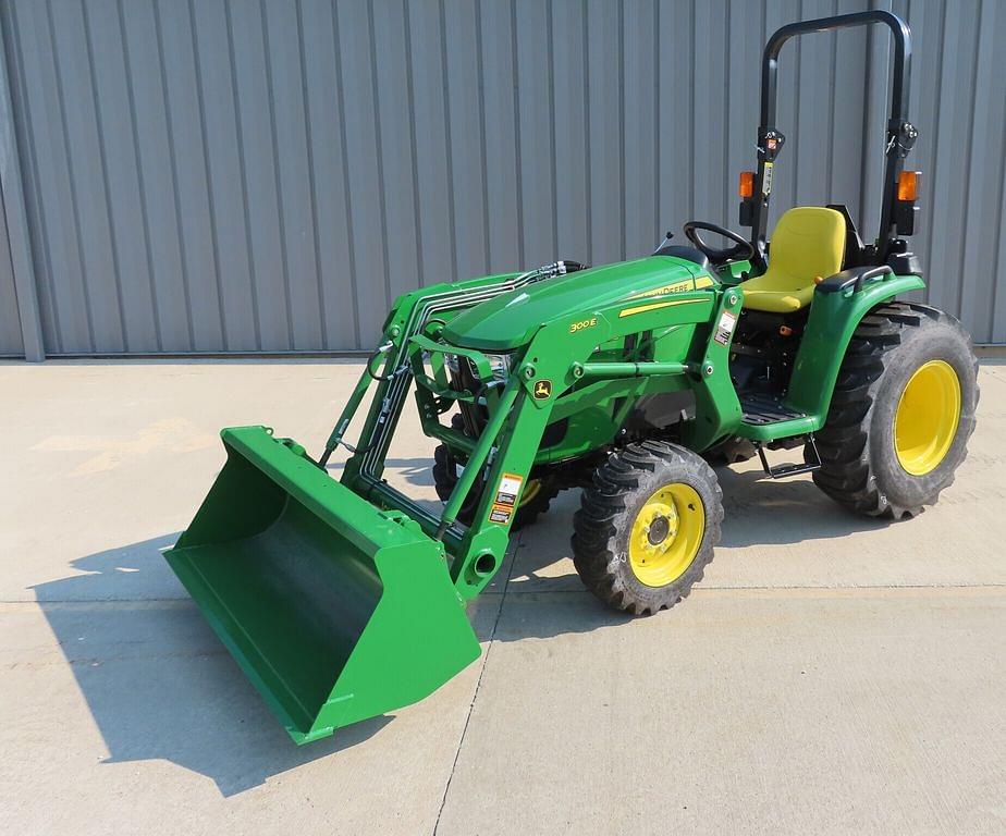 Image of John Deere 3032E Image 0