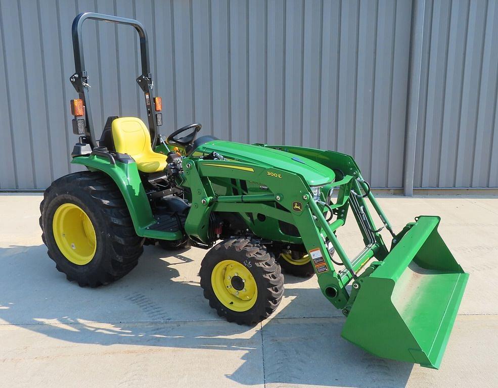 Image of John Deere 3032E Image 1