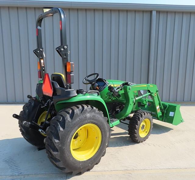 Image of John Deere 3032E equipment image 2