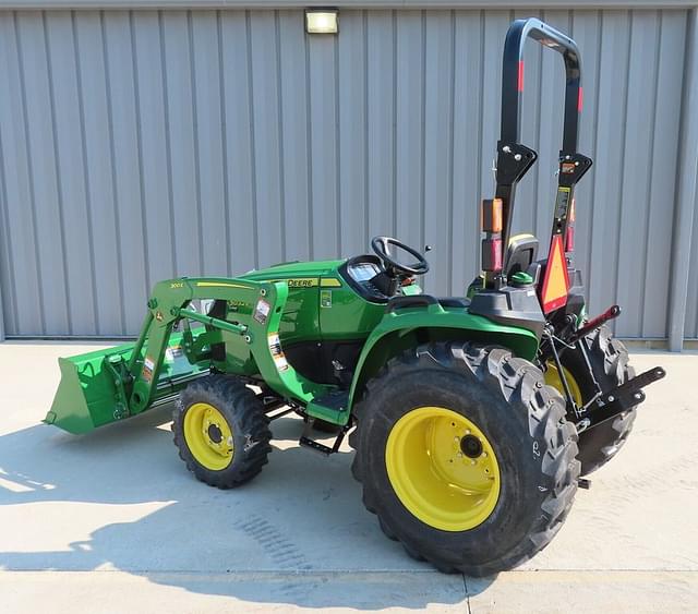Image of John Deere 3032E equipment image 3