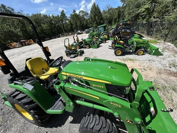 Image of John Deere 3032E equipment image 2