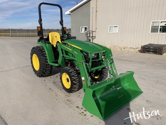 Image of John Deere 3032E equipment image 1