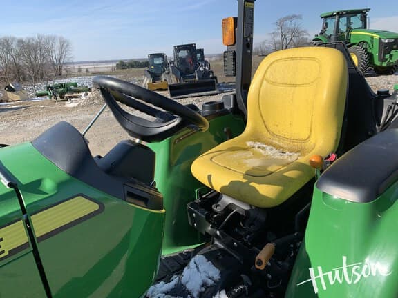 Image of John Deere 3032E equipment image 3