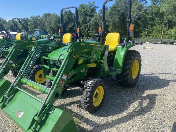 Image of John Deere 3032E equipment image 4