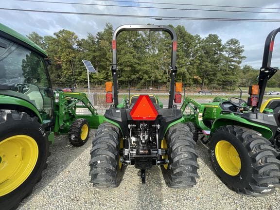 Image of John Deere 3032E equipment image 1
