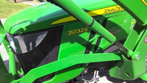 Image of John Deere 3032E equipment image 2