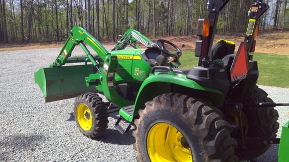 Image of John Deere 3032E equipment image 3