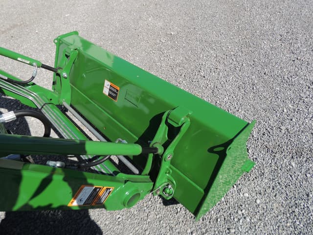 Image of John Deere 3032E equipment image 4