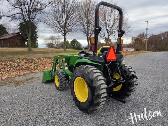 Image of John Deere 3032E equipment image 3