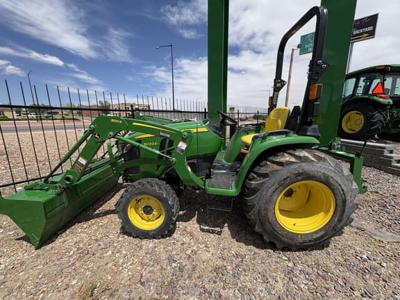 Image of John Deere 3032E equipment image 3