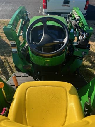 Image of John Deere 3032E equipment image 4