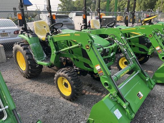 2025 John Deere 3032E Equipment Image0