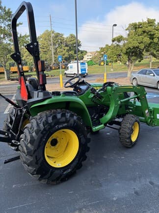 Image of John Deere 3032E equipment image 4