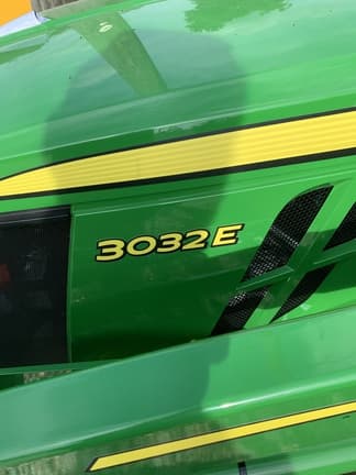 Image of John Deere 3032E equipment image 1