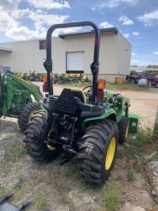 Image of John Deere 3032E equipment image 4
