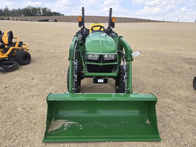 Image of John Deere 3032E equipment image 1