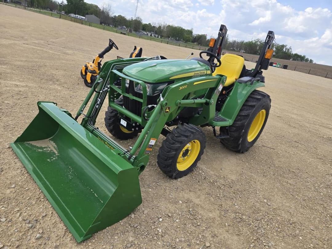 Image of John Deere 3032E Primary image