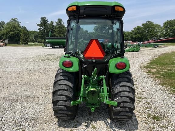 Image of John Deere 3033R equipment image 2