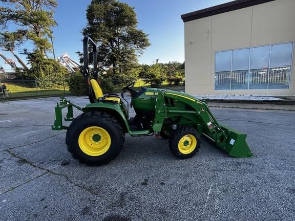 Image of John Deere 3033R equipment image 4
