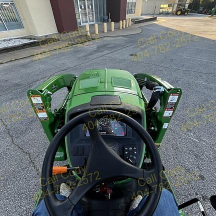 Image of John Deere 3033R equipment image 4