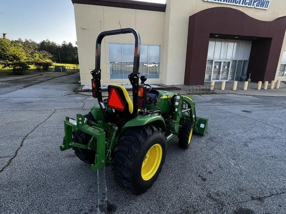 Image of John Deere 3033R equipment image 3