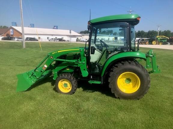 Image of John Deere 3033R equipment image 2