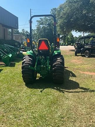 Image of John Deere 3033R equipment image 3