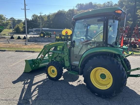 Image of John Deere 3033R equipment image 2