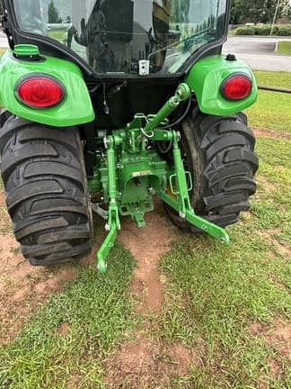Image of John Deere 3033R equipment image 2