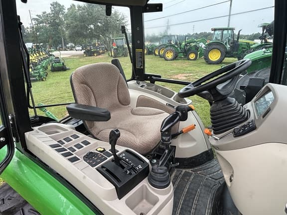 Image of John Deere 3033R equipment image 3